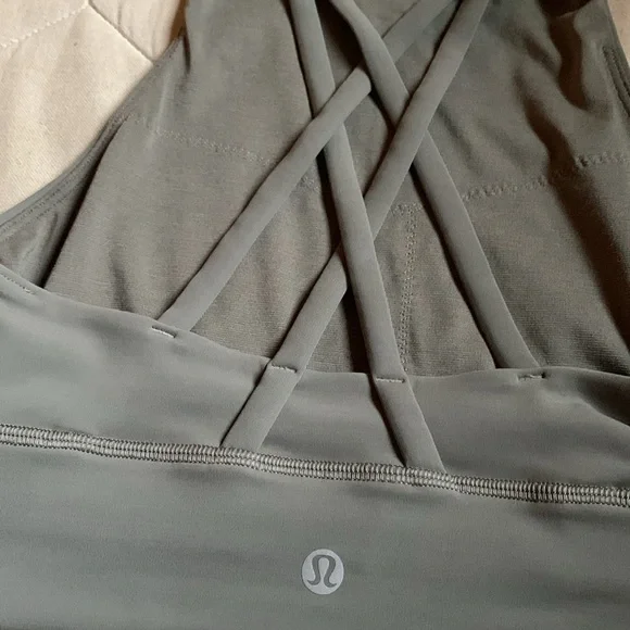 Women's Lululemon Energy Sports Bra High Neck Long Line Tough Size 4 B/C Cup - Picture 5 of 8